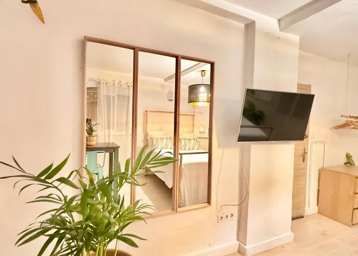 Cosy +netflix+24h Entry+silent Air Conditionning マラガ