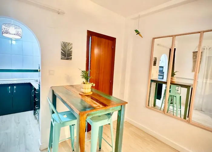 Cosy +netflix+24h Entry+silent Air Conditionning * マラガ